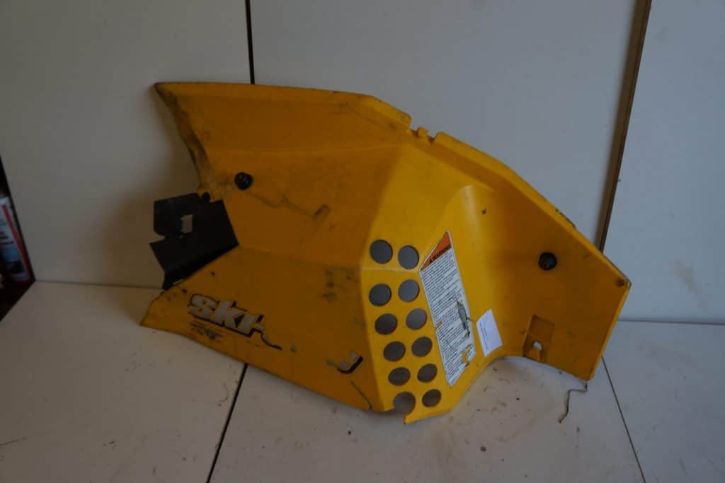Ski-doo Tundra 600 ace -11  Sidokåpa, vänster