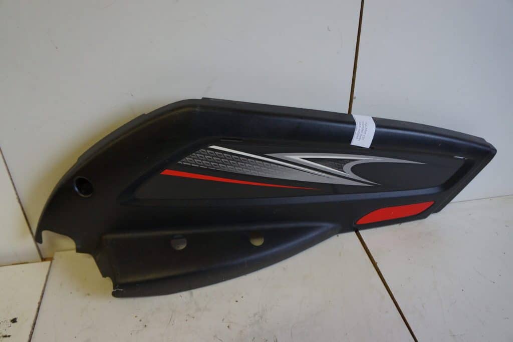 Polaris FST IQ Touring -06  Plast vid dynan bak