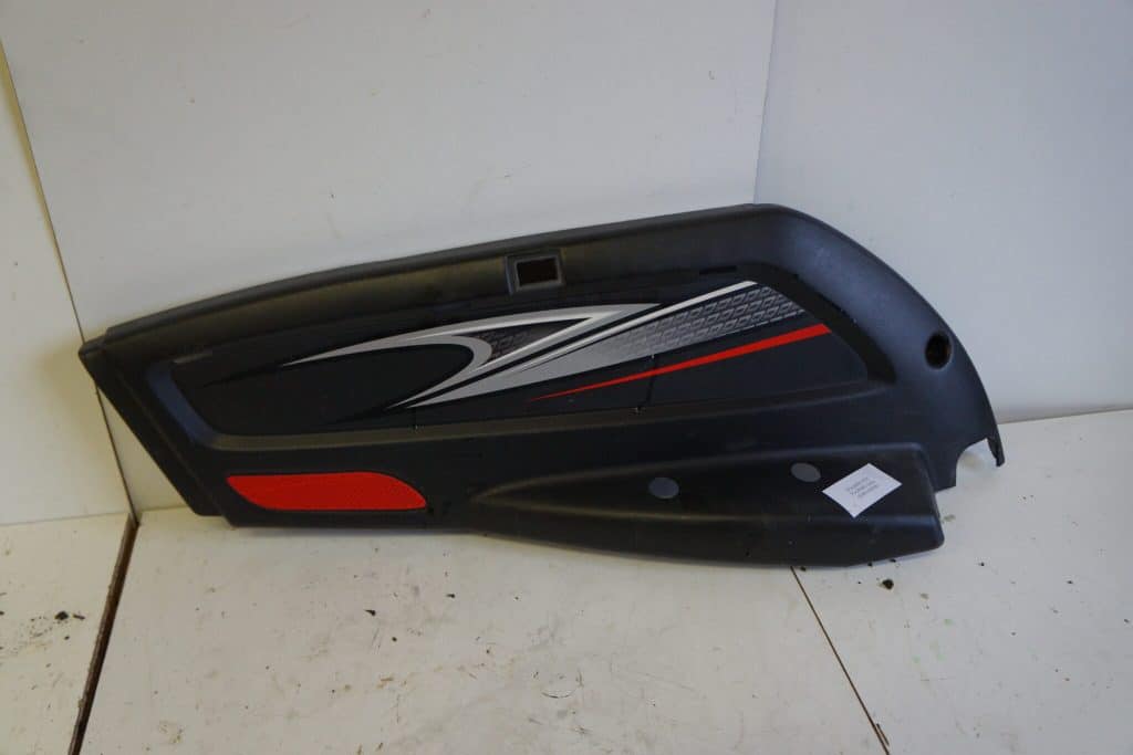 Polaris FST IQ Touring -06  Plast vid dynan bak