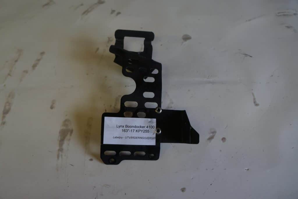 Lynx Boondocker 800 4100 -17  Variatorskyddsfäste