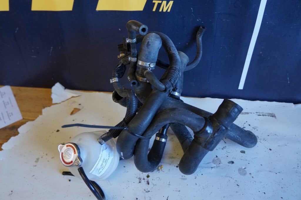 Lynx Boondocker 3900 -14  Kylarslangar och behållare