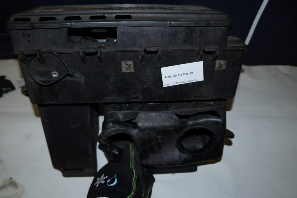Arctic cat ZR 700 -99  Luftburk med verktyg