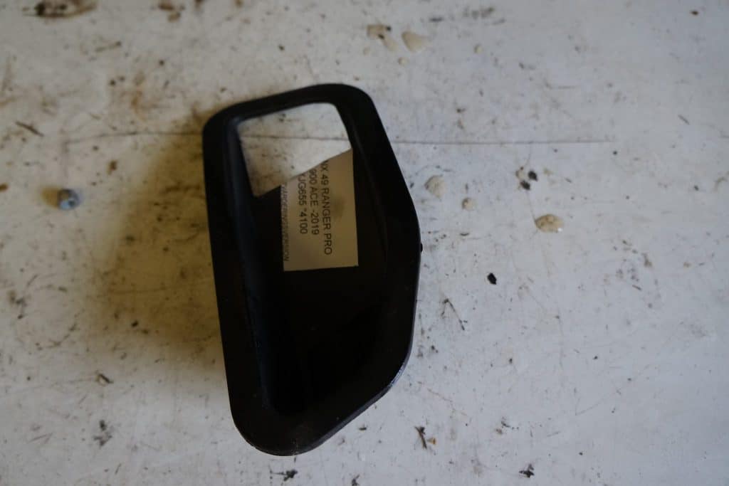 Lynx Ranger PRO 900 ace -19  Plast runt växelspaken