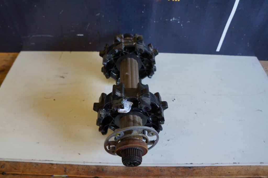 Lynx Ranger 49 900 ace -18  Drivaxel