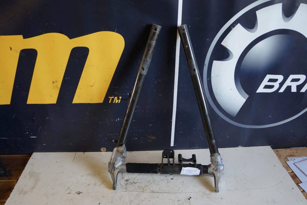 Polaris Rmk Assault 800  -15  Pyramid främre kolfiber