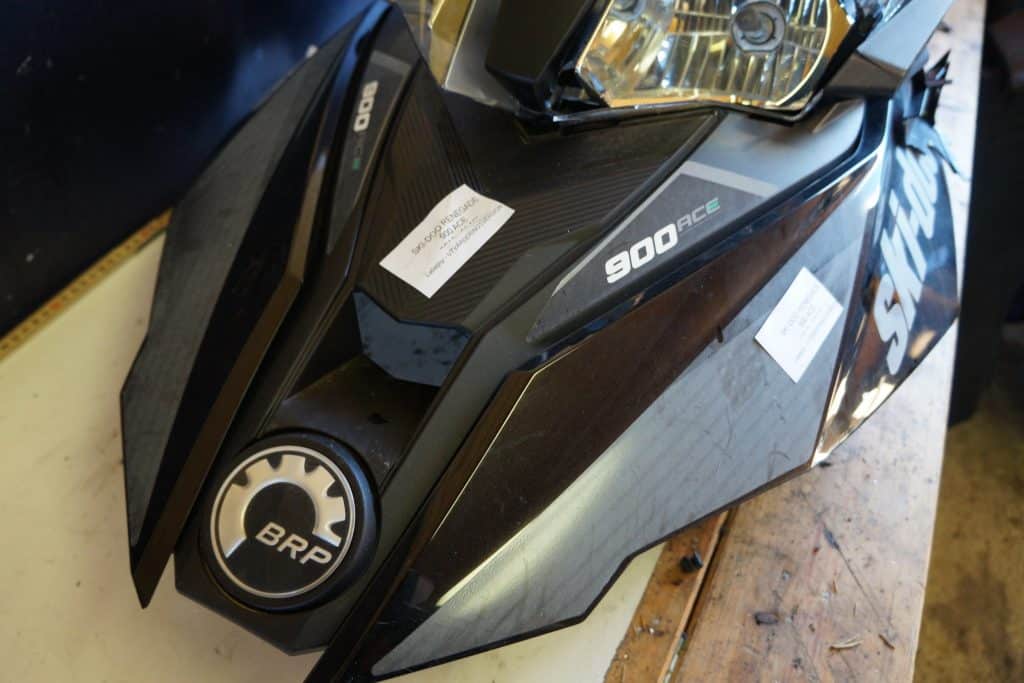Ski-doo Renegade 900 ace -18  Huvcenter