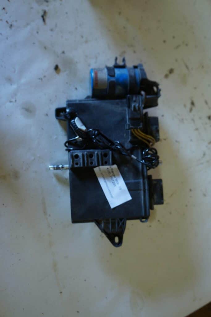 Lynx Ranger 600r -19  ECM-box med dess