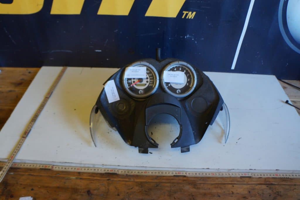 Ski-doo gtx 550 -09  Plast runt instrumenten