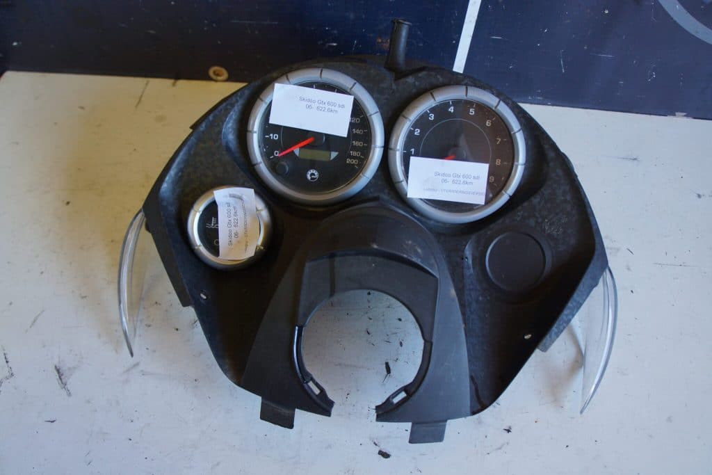 Ski-doo Gtx 600 sdi -06  Plast runt instrumenten