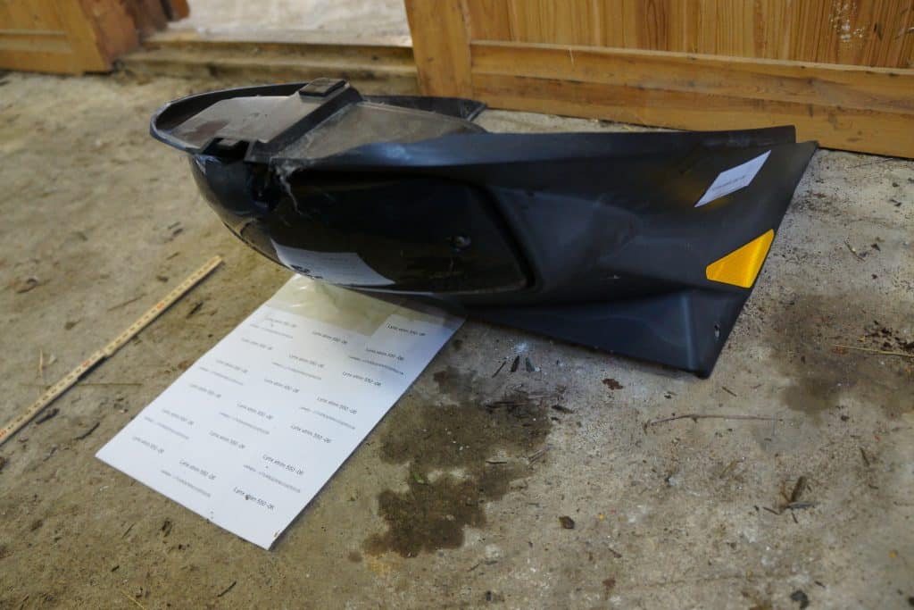 Lynx xtrim 550 -06  Plast bakom dynan