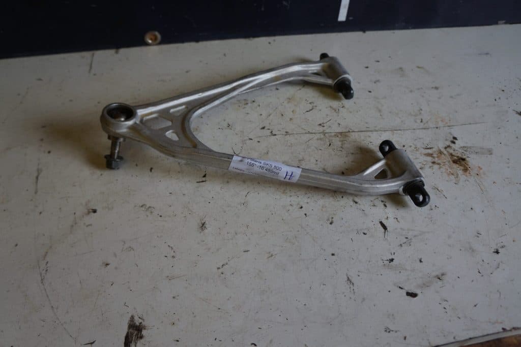 Polaris SKS 800 155" -16 A-arm övre höger
