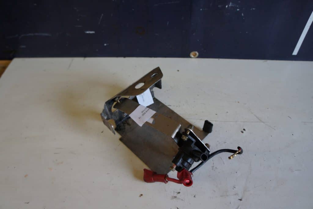 Ski-doo Summit 600 154" -18  Batterilåda med solenoid
