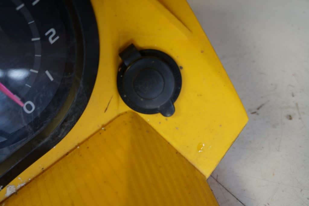 Ski-doo Renegade 600 ace -13  12 Voltsuttag