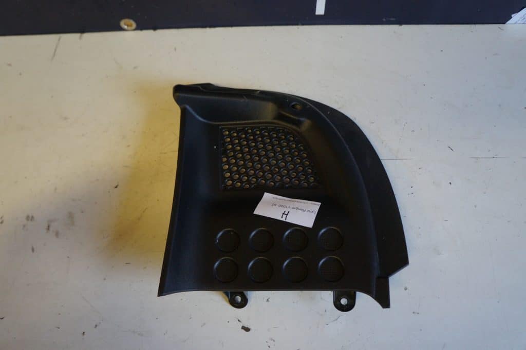 Lynx Ranger V1000 -03  Plast höger vid huv