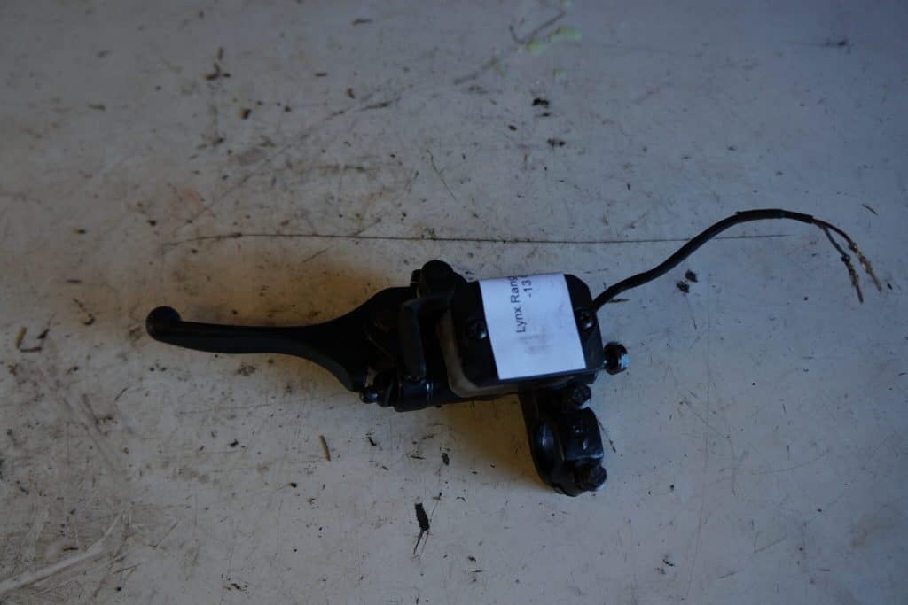Lynx Ranger 600 -13  Bromshandtag med behållare