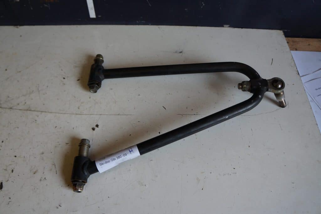 Ski-doo Gtx 380 -09  A-arm, övre höger