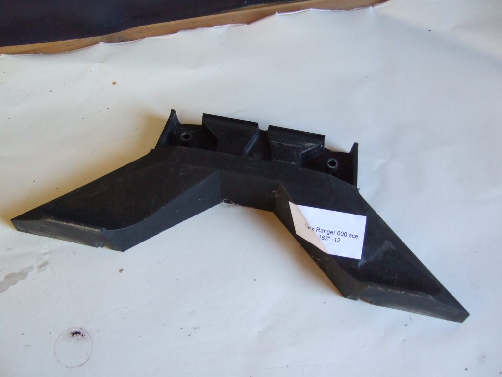 Lynx Ranger 600 ace -12  Plast runt lyset bak