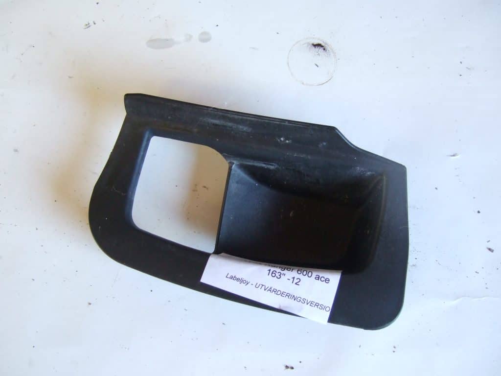 Lynx Ranger 600 ace -12  Plast vid backhandtag