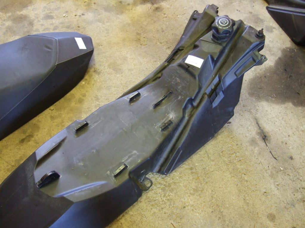 Ski-doo Renegade 800 -10  Bränsletank