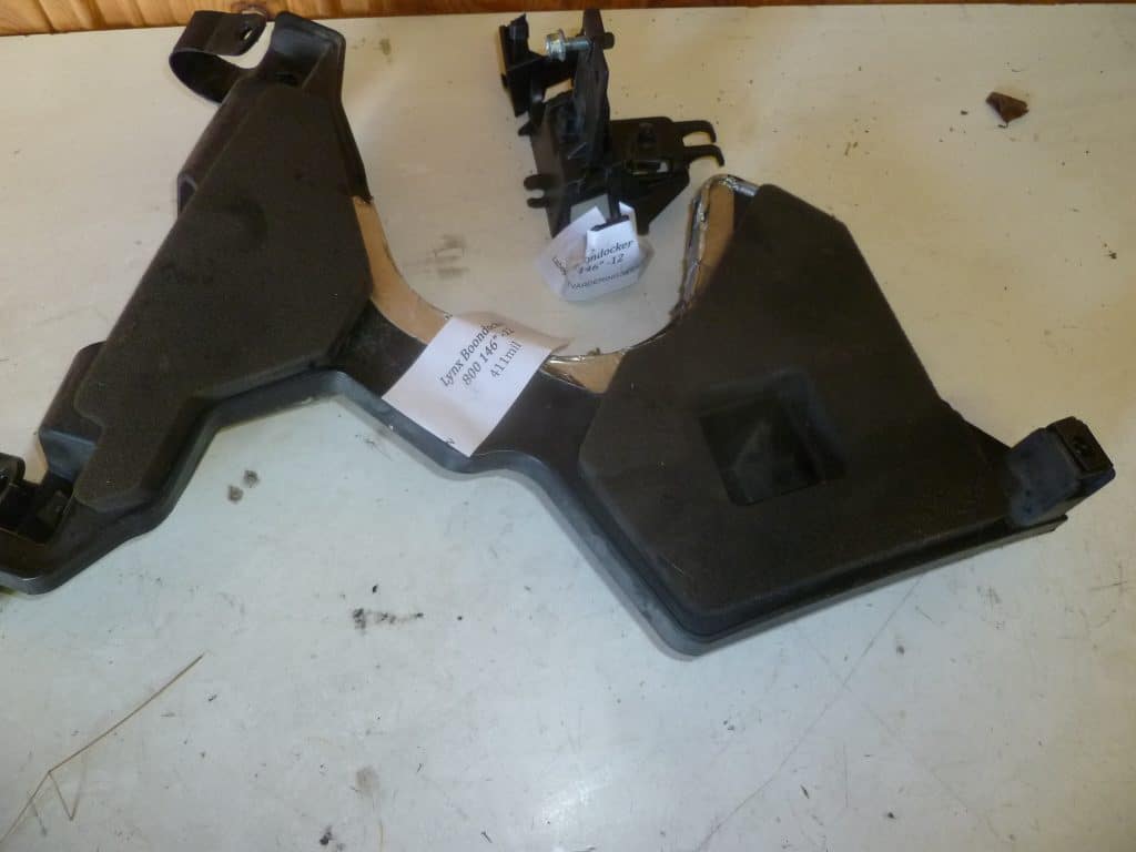Lynx Boondocker 3700 800 -12 Kondensatorhållare