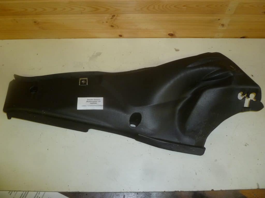 Yamaha Venture multi purpose -09 Sidokåpa nedre höger