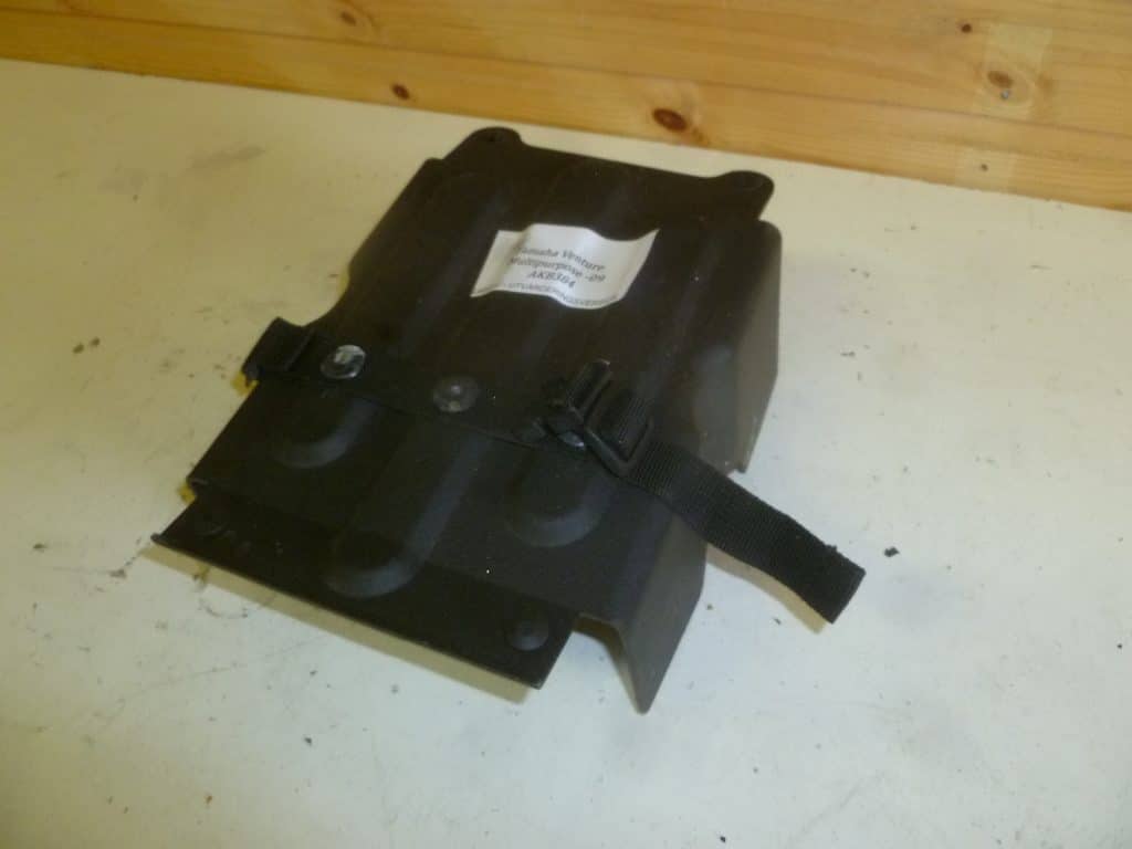 Yamaha Venture multi purpose -09 Plast med spännen