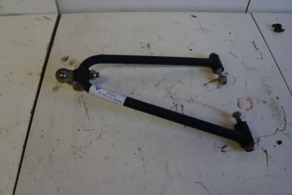 Ski-doo gtx 550 -09  A-arm, övre, vänster