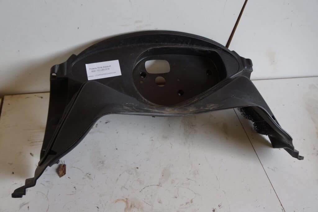 Polaris Rmk Assault 800  -10  Plast runt instrumenten