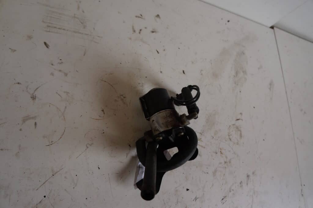 Polaris Rmk Assault 800  -10  Avgasport solenoid