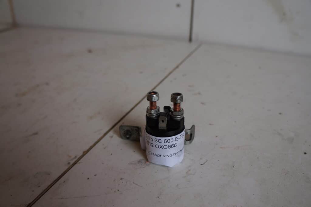 Lynx x-trim 600 e-tec -12  Solenoid