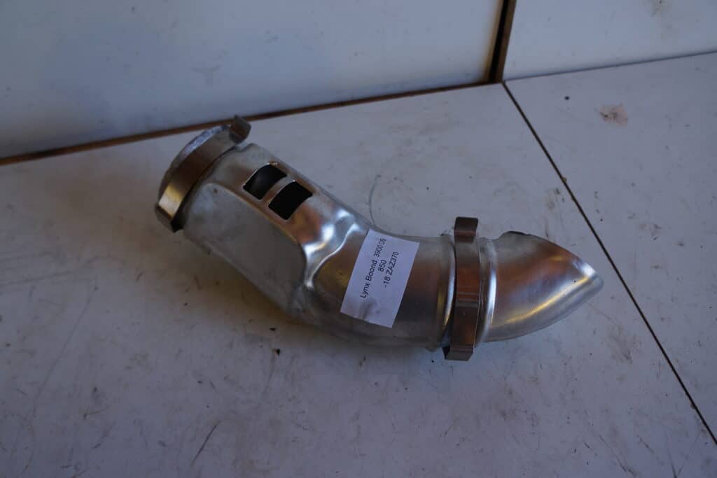 Lynx Boondocker 850 3900ds -18  Avgas skyddsplåt