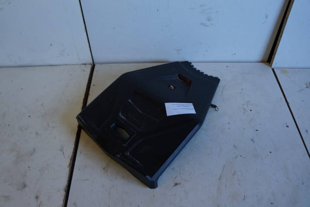 Lynx Ranger 600 ace -20  Plast bak vid dynan