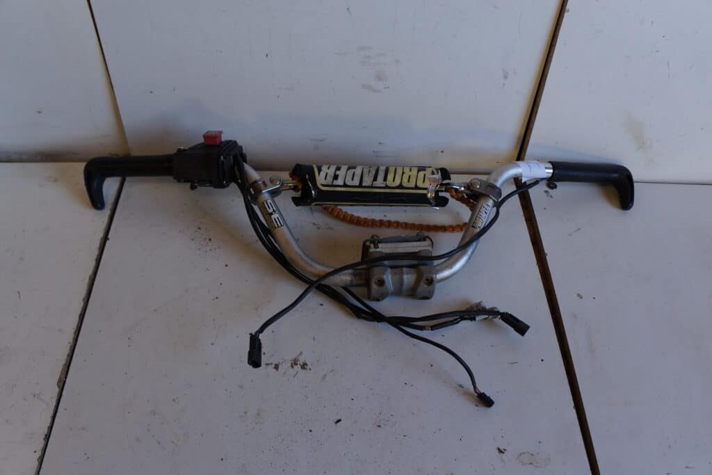Polaris Switchback Assault 800 -11  Styre med gasblock