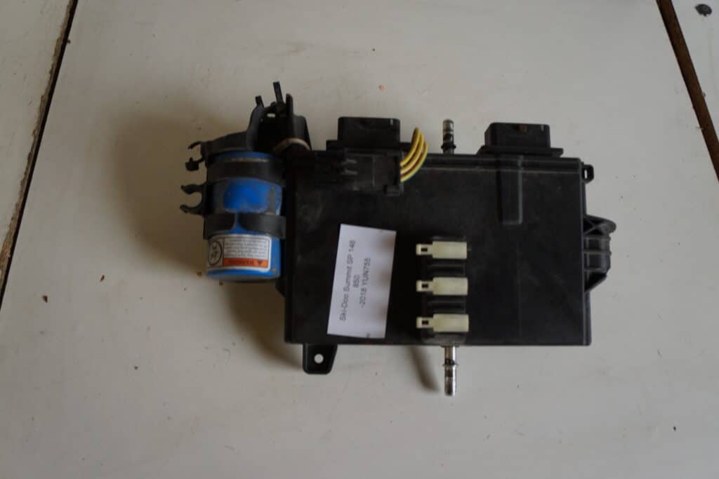 Ski-doo Summit sp 850 146" -18   ECM-box