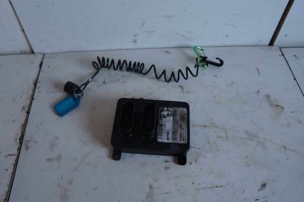 Lynx Yeti V800 -07  ECM-box med dess