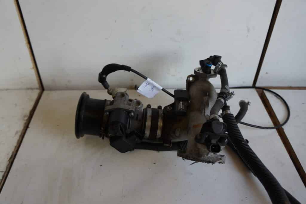 Lynx Yeti V800 -07  Spjällhus med insug