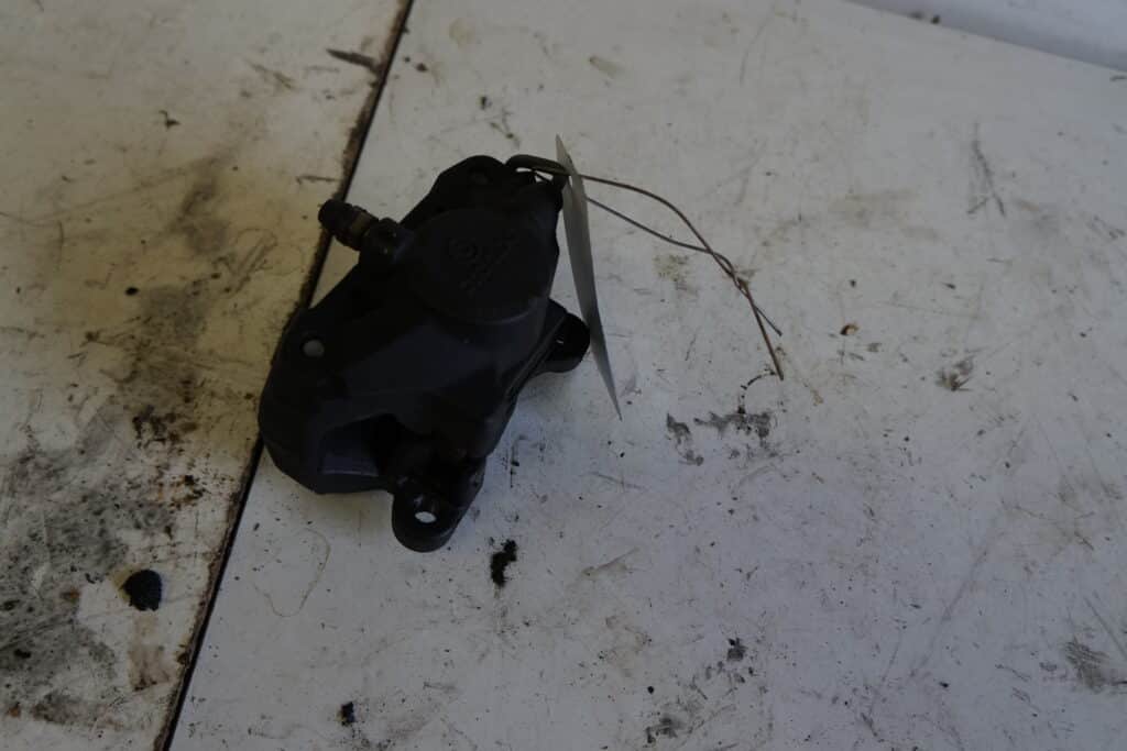 Ski-doo Expedition V800 -10  Bromsok