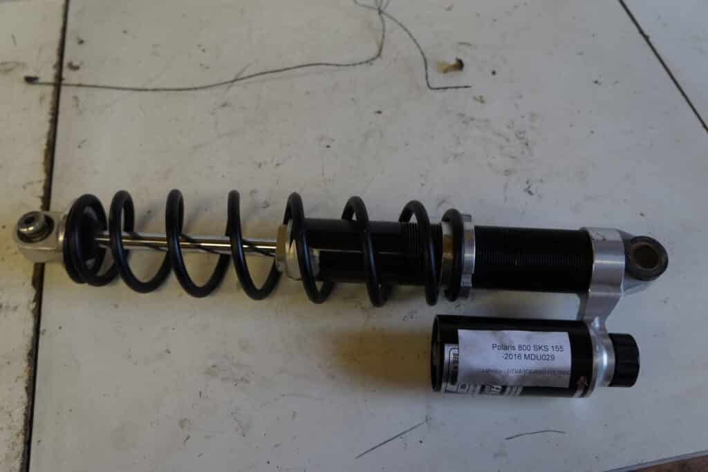 Polaris SKS 800 155" -16  Framvagnsstötdämpare 1st