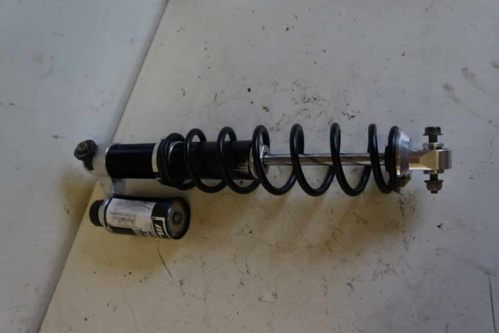 Polaris SKS 800 155" -16  Framvagnsstötdämpare 1st