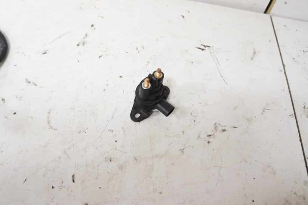 Ski-doo Summit 600r -19  Solenoid