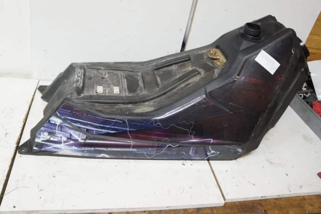 Polaris 800 Pro-Rmk -17 Bränsletank