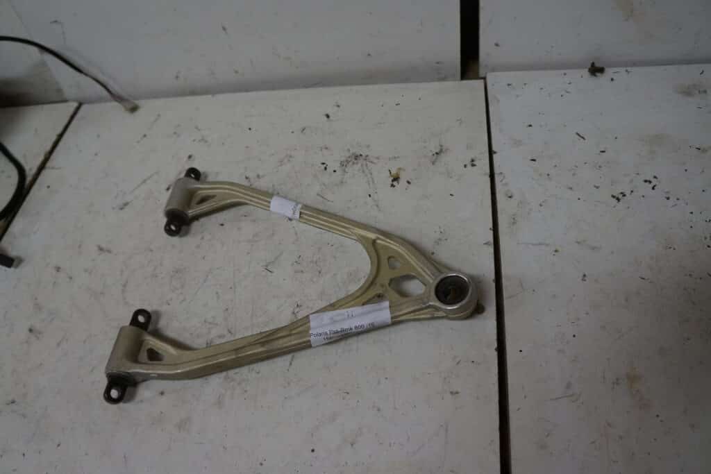 Polaris pro-rmk 800 155"  -16  A-arm övre höger