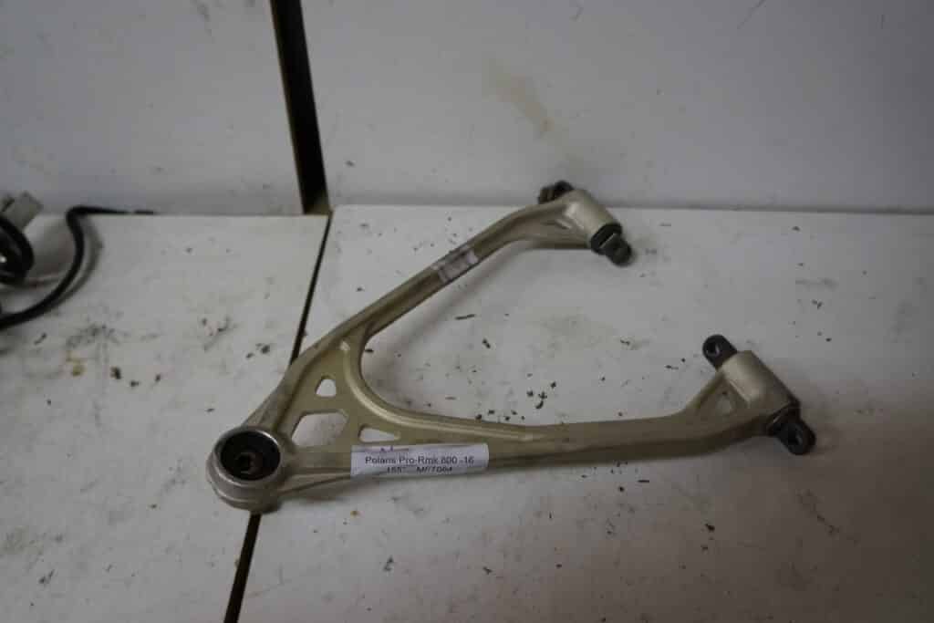 Polaris pro-rmk 800 155"  -16  A-arm övre vänster