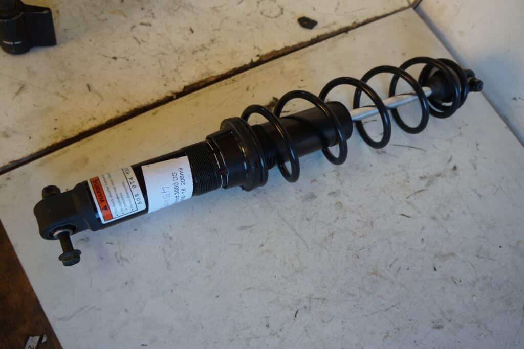 Lynx Boondocker 850 3900DS -18  Framvagnsstötdämpare 440mm
