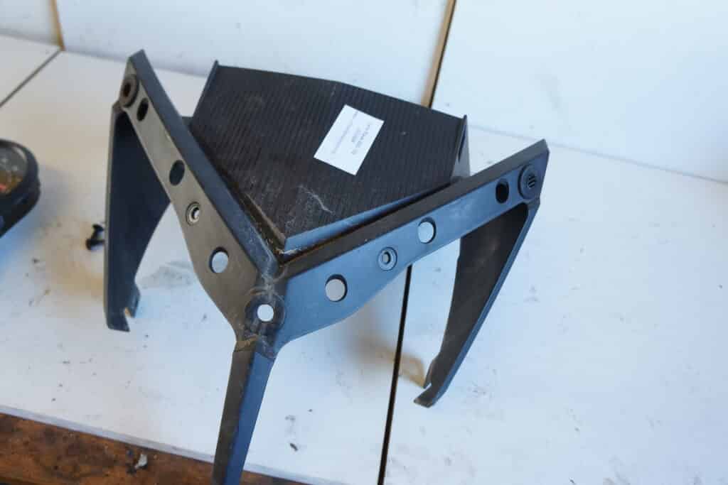 Lynx Rave 600 -09  Plast runt instrumenten