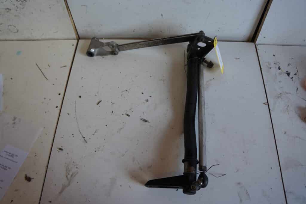 Polaris sks 800 155” -17  Styrstång nedre