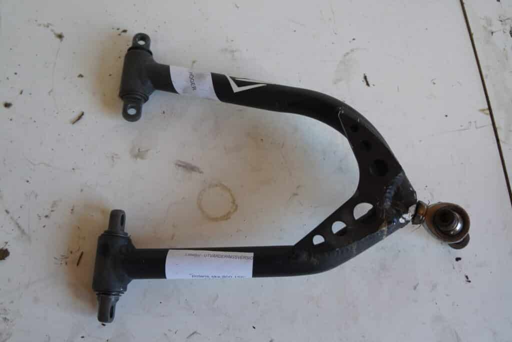 Polaris sks 800 155” -17  A-arm övre höger