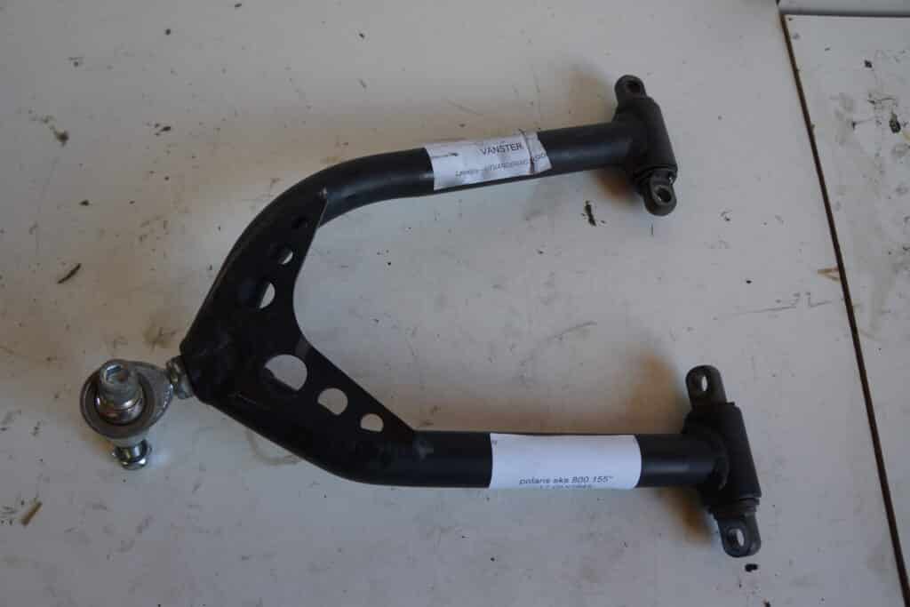 Polaris sks 800 155” -17  A-arm övre vänster