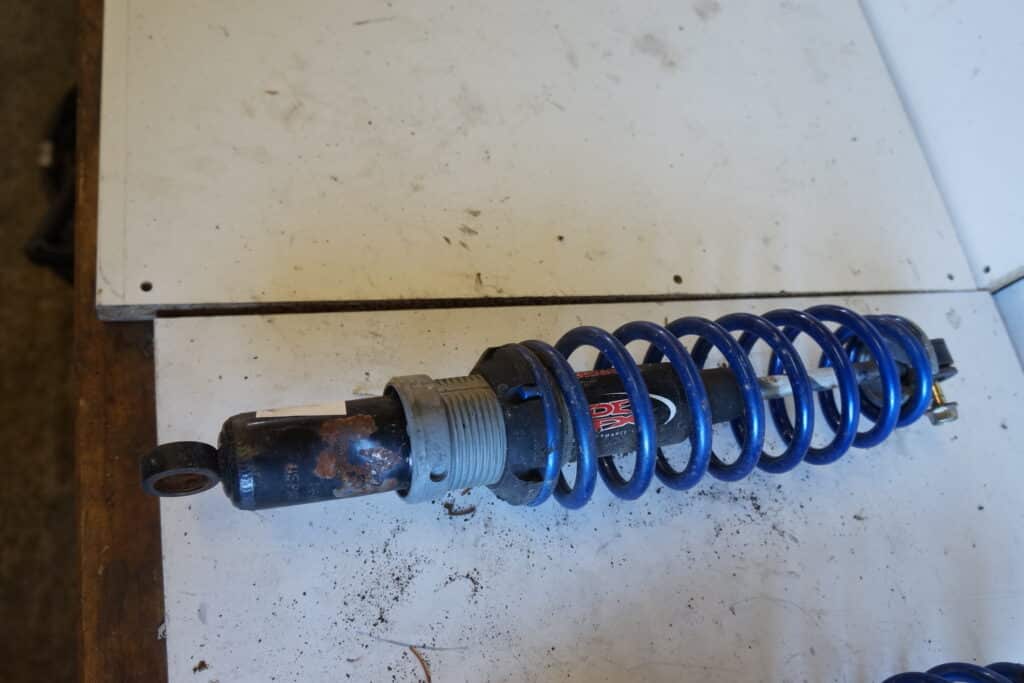 Arctic cat Bearcat WT 660 -06  Framvagnsstötdämpare 1st