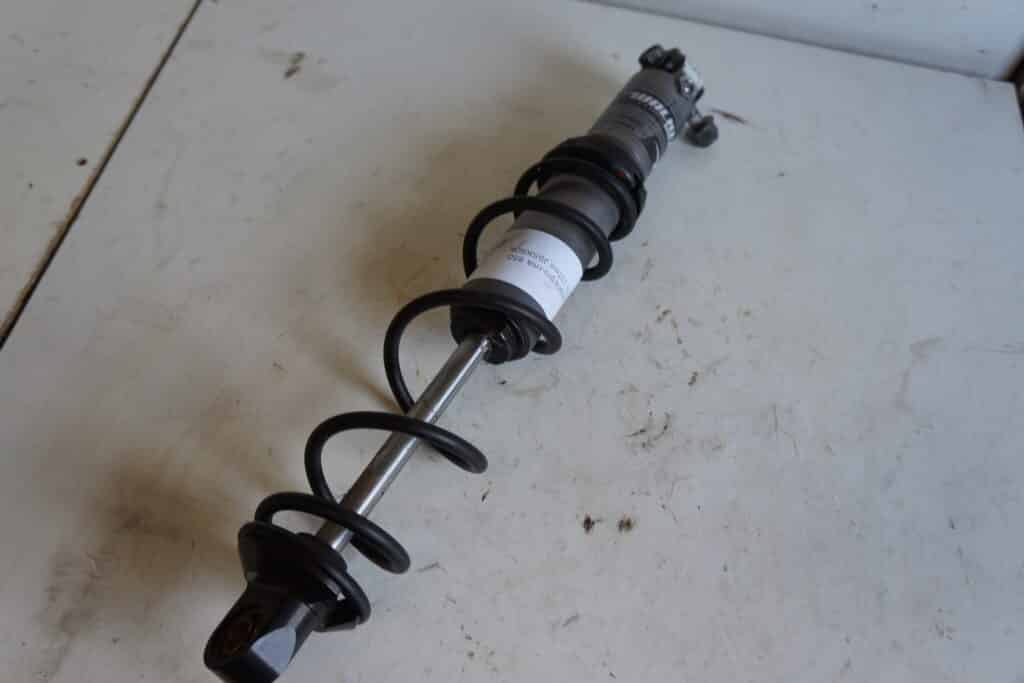 Polaris Pro-rmk 850 155” -21  Framvagnsstötdämpare 1st